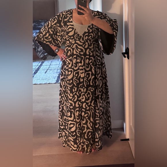 Black and White Patterned Dress - Picture 2 of 5